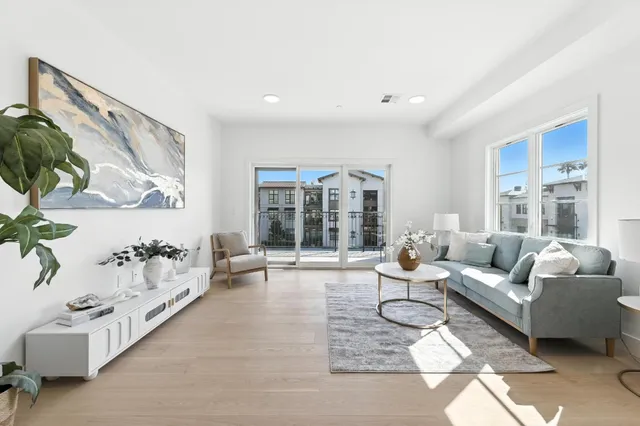 $1,298,000 | 560 El Camino Real, Unit 201, San Carlos, CA 94070