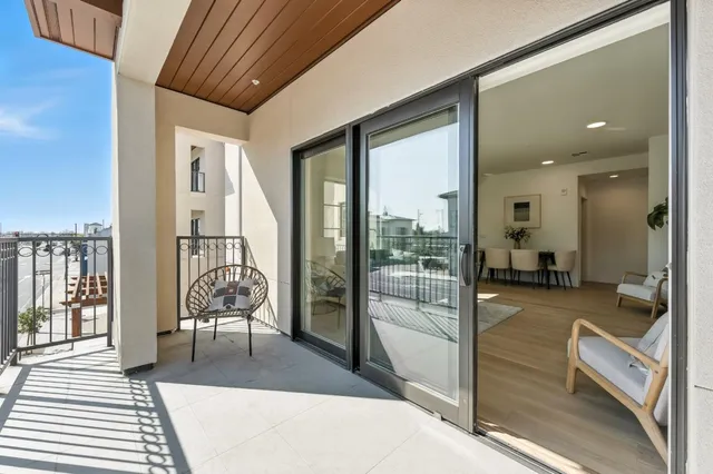 $1,298,000 | 560 El Camino Real, Unit 201, San Carlos, CA 94070