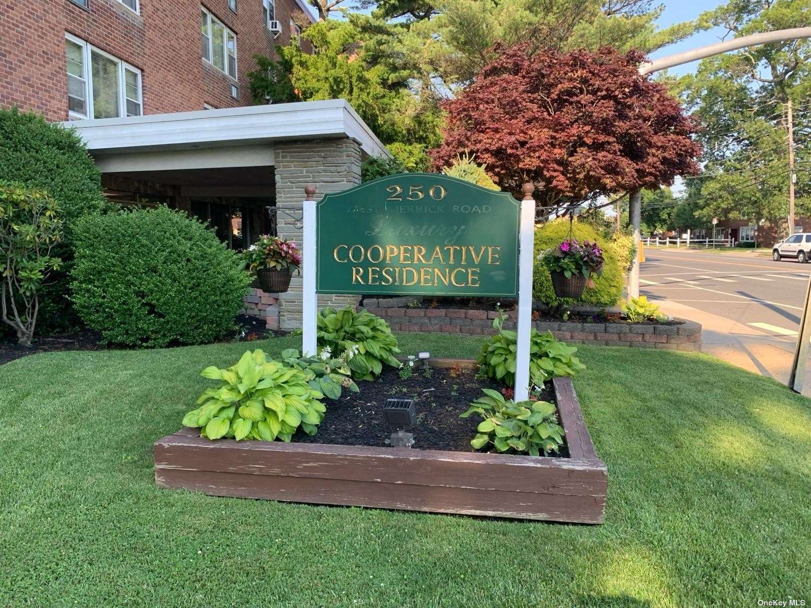 250 West Merrick Rd Unit 3R