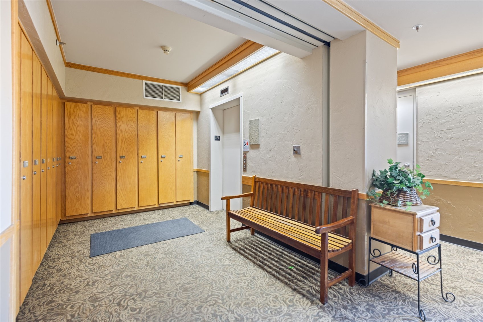 1211 West Keystone Road, Unit 2734 Keystone, CO 80435 - Photo 24 of 37 Hallway to elevator.