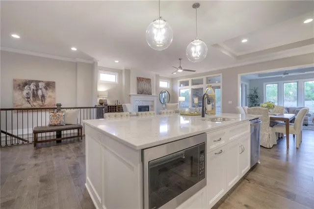 $800,000 | 12204 138th Place, Overland Park, KS 66221