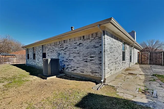 $2,100 | 6014 Twin Maple Drive, Arlington, TX 76018