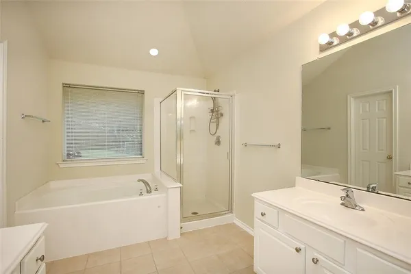 $2,300 | 14 Delphinium Place, The Woodlands, TX 77382