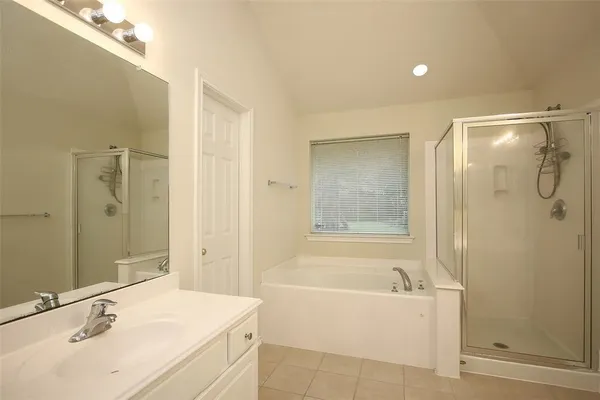 $2,300 | 14 Delphinium Place, The Woodlands, TX 77382