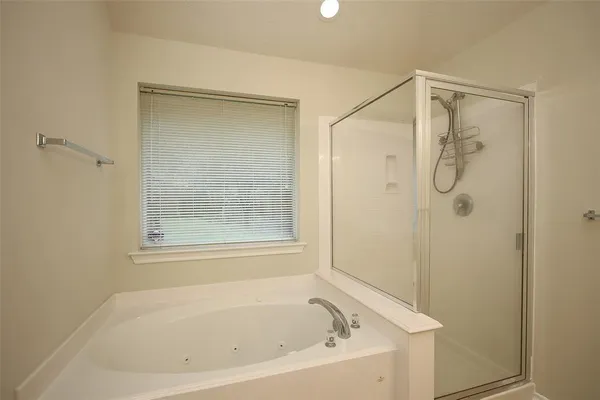 $2,300 | 14 Delphinium Place, The Woodlands, TX 77382