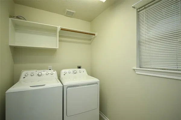 $2,300 | 14 Delphinium Place, The Woodlands, TX 77382