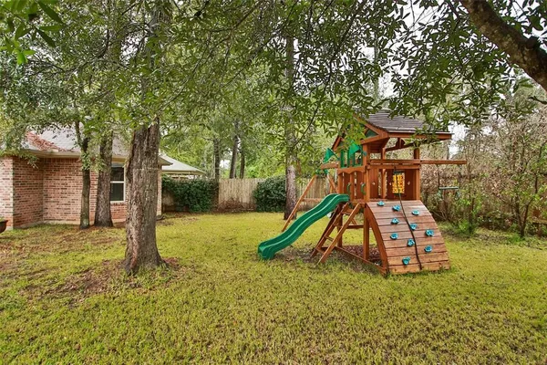 $2,300 | 14 Delphinium Place, The Woodlands, TX 77382