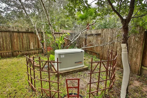 $2,300 | 14 Delphinium Place, The Woodlands, TX 77382