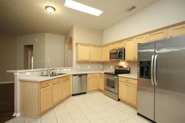 $2,300 | 14 Delphinium Place, The Woodlands, TX 77382