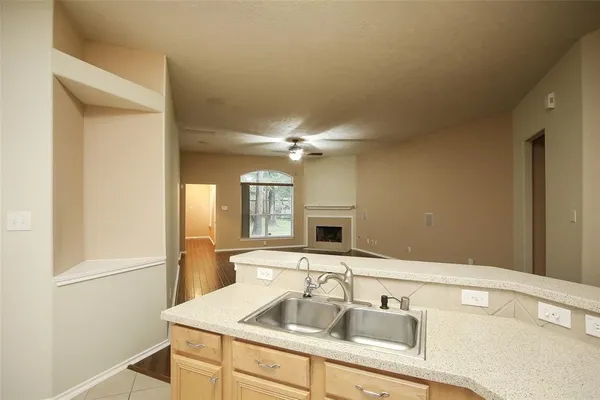 $2,300 | 14 Delphinium Place, The Woodlands, TX 77382