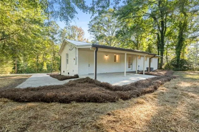 a view of backyard of house