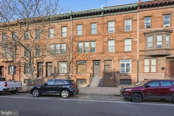 a car parked in front of a building