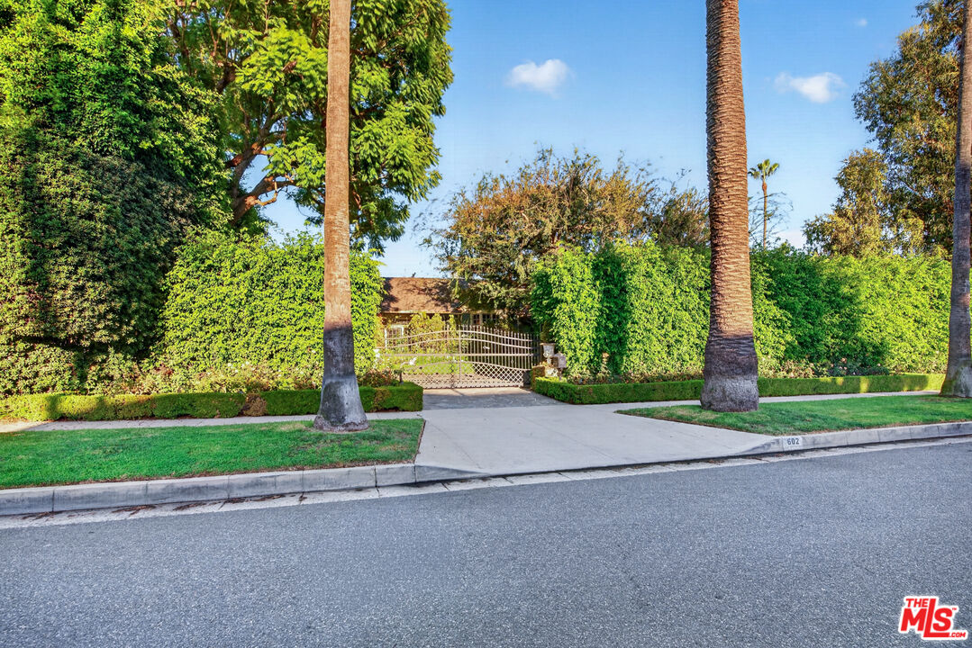 602 Foothill Road Beverly Hills, CA 90210 - Photo 57 of 61 Gallery Image 57