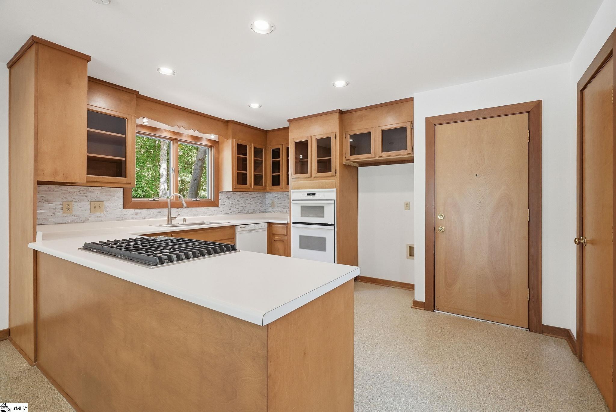 2 Red Oak Road Greenville, SC 29615 - Photo 8 of 28 Gallery Image 8