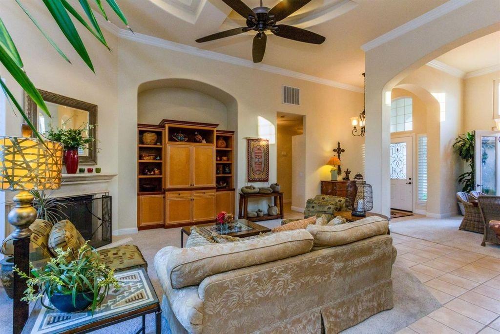 4708 North Crestmoor Avenue Clovis, CA 93619 - Photo 2 of 36