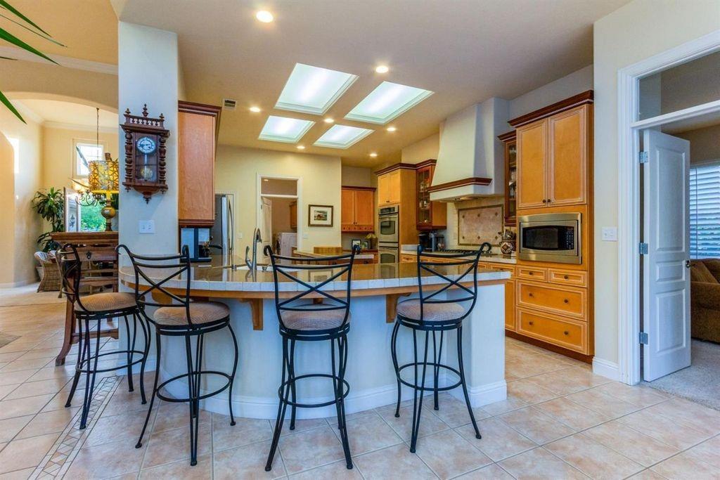 4708 North Crestmoor Avenue Clovis, CA 93619 - Photo 3 of 36