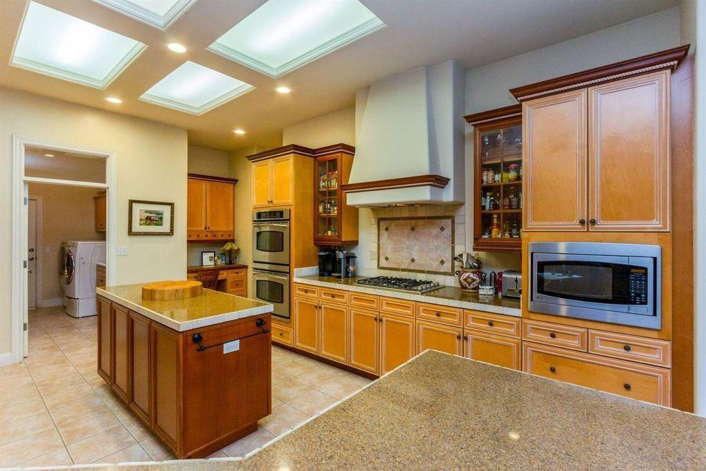 4708 North Crestmoor Avenue Clovis, CA 93619 - Photo 4 of 36