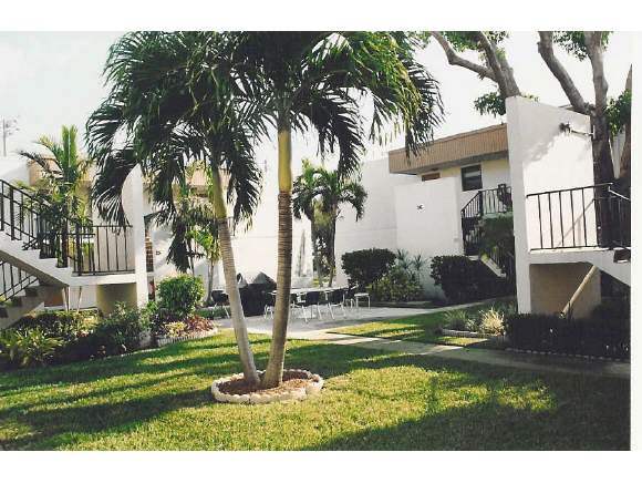 501 Dotterel Road Delray Beach, FL 33444 - Photo 1 of 12 Primary Photo