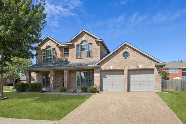 $325,000 | 633 Daisy Drive, DeSoto, TX 75115