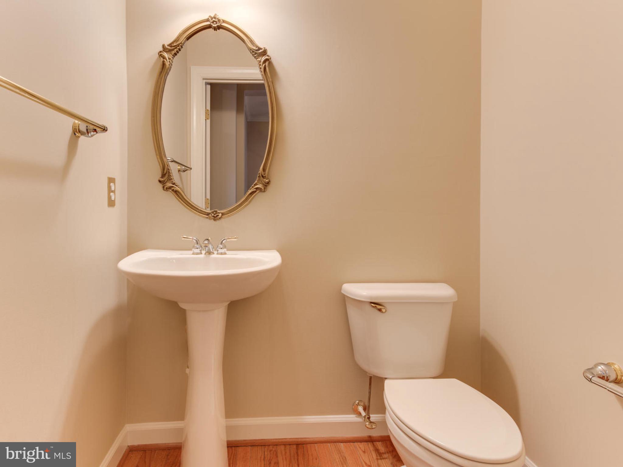 43802 Bent Creek Terrace Leesburg, VA 20176 - Photo 11 of 40 a bathroom with a toilet sink and mirror