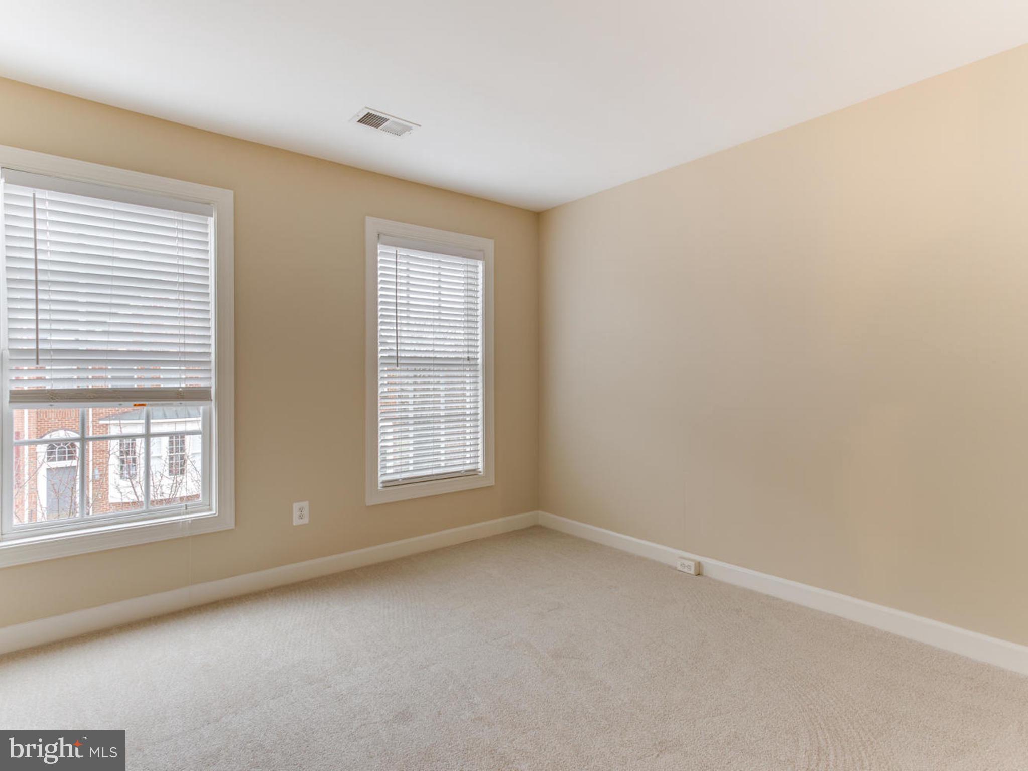 43802 Bent Creek Terrace Leesburg, VA 20176 - Photo 29 of 40 an empty room with a window