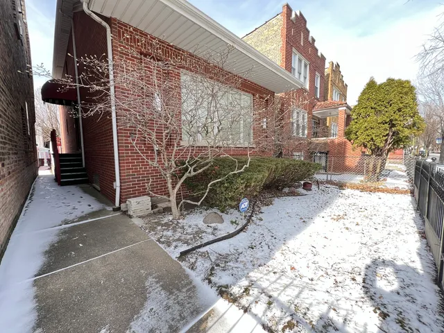 $3,300 | 3416 South Wallace Street, Chicago, IL 60616