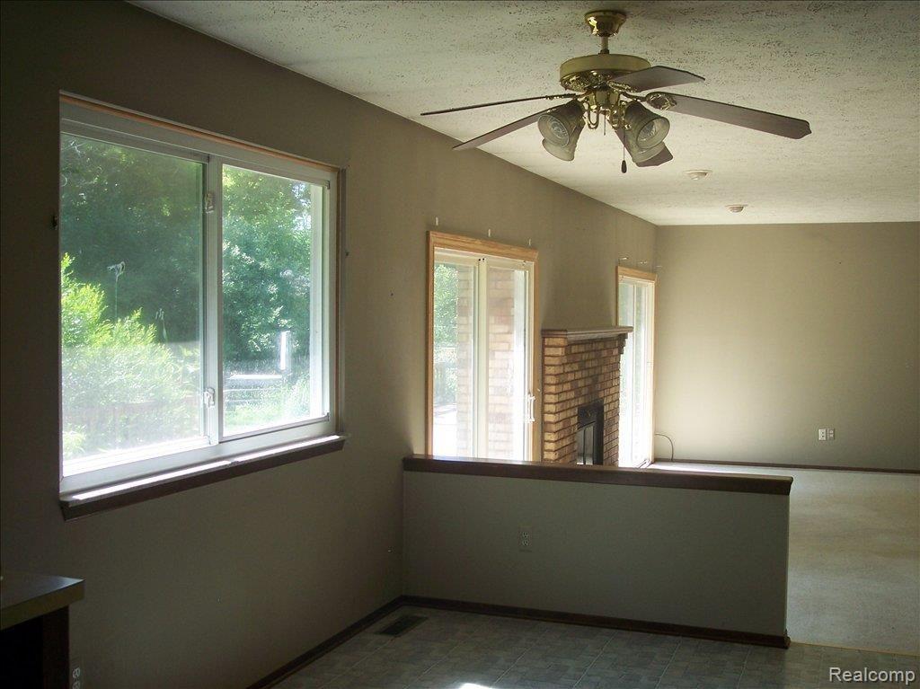 3385 Bendelow Road Rochester, MI 48307 - Photo 9 of 13 BREAKFAST NOOK