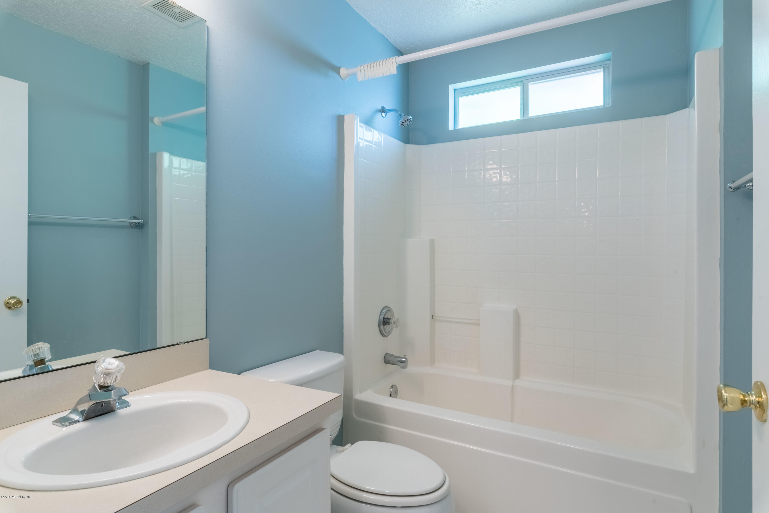 10368 Sugar Grove Road Jacksonville, FL 32221 - Photo 18 of 28 a bathroom with a sink toilet and a bathtub