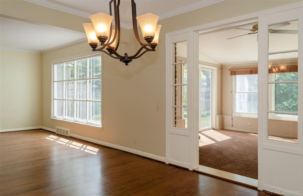 311 Lothrop Road Grosse Pointe, MI 48236 - Photo 9 of 41 50023070-8.JPG