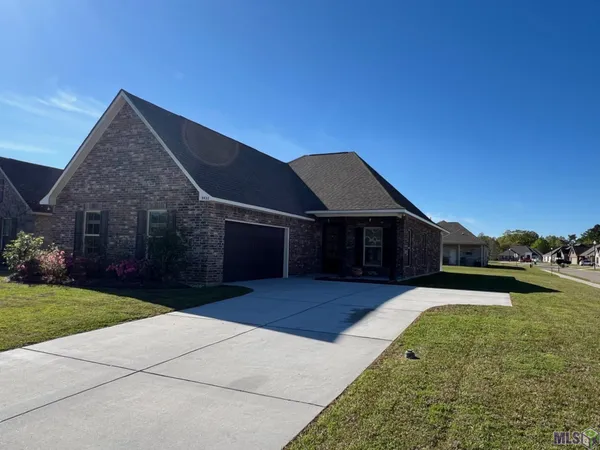$2,250 | 9922 Stratford Drive, Denham Springs, LA 70726