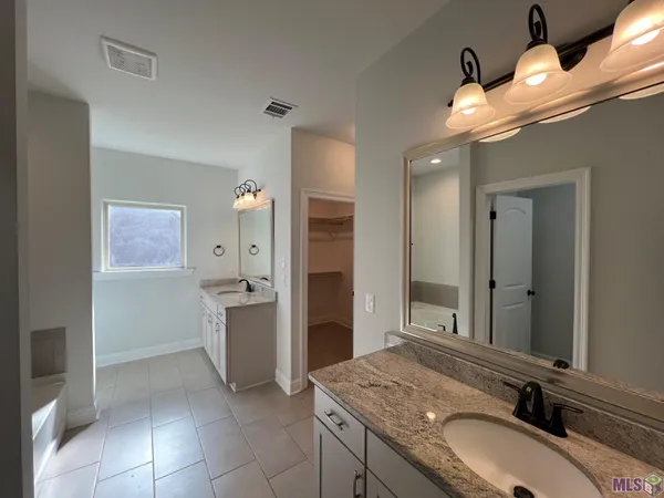 $2,250 | 9922 Stratford Drive, Denham Springs, LA 70726