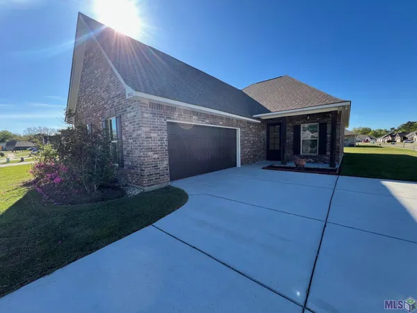 $2,250 | 9922 Stratford Drive, Denham Springs, LA 70726