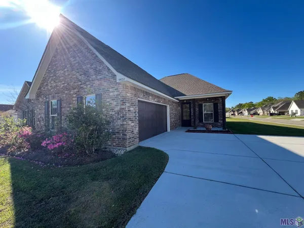 $2,250 | 9922 Stratford Drive, Denham Springs, LA 70726