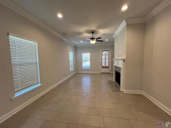 $2,250 | 9922 Stratford Drive, Denham Springs, LA 70726