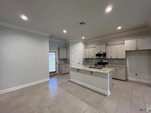 $2,250 | 9922 Stratford Drive, Denham Springs, LA 70726