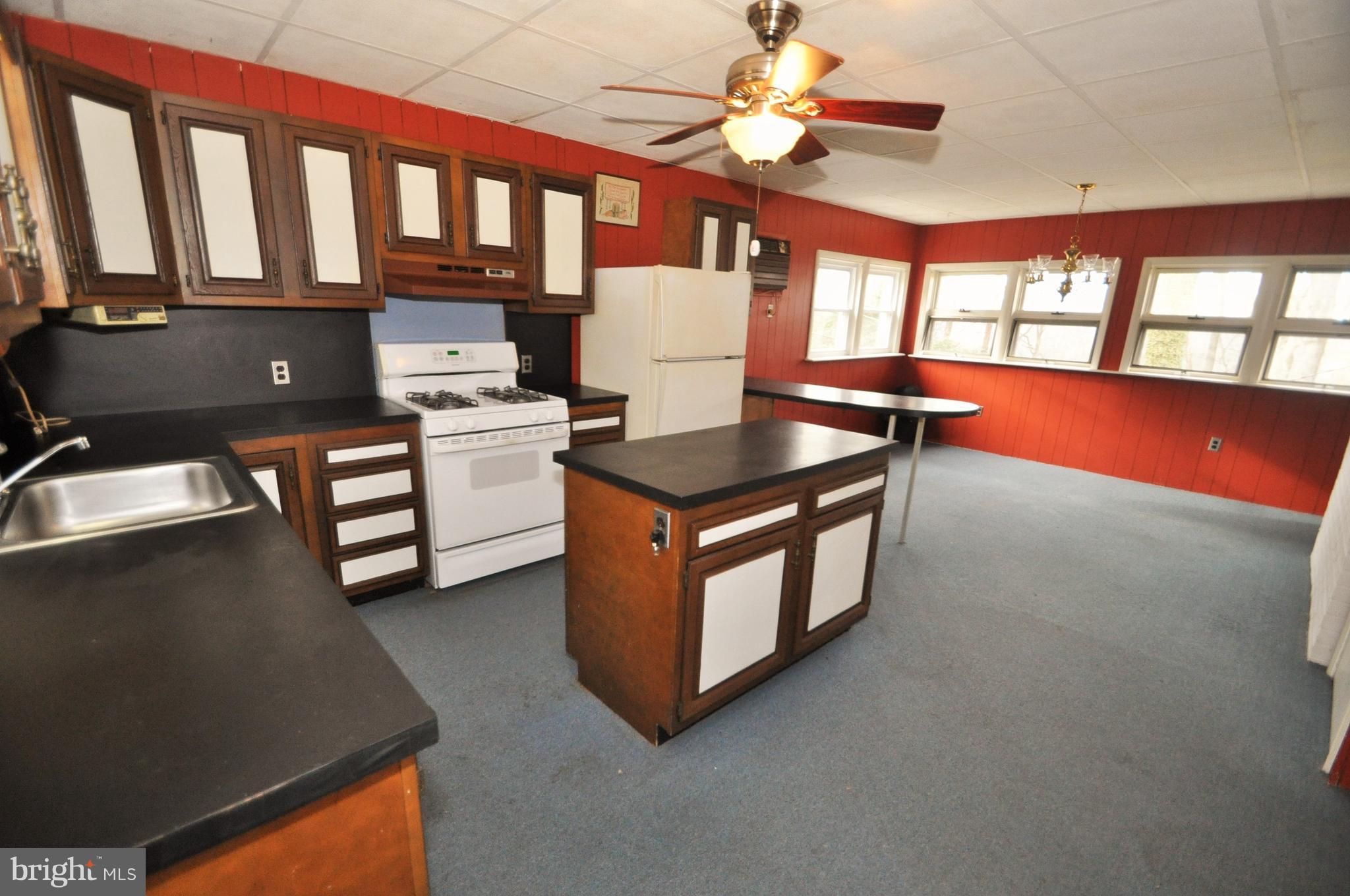 1906 Haverhill Road Baltimore, MD 21234 - Photo 4 of 30 Large open kitchen.