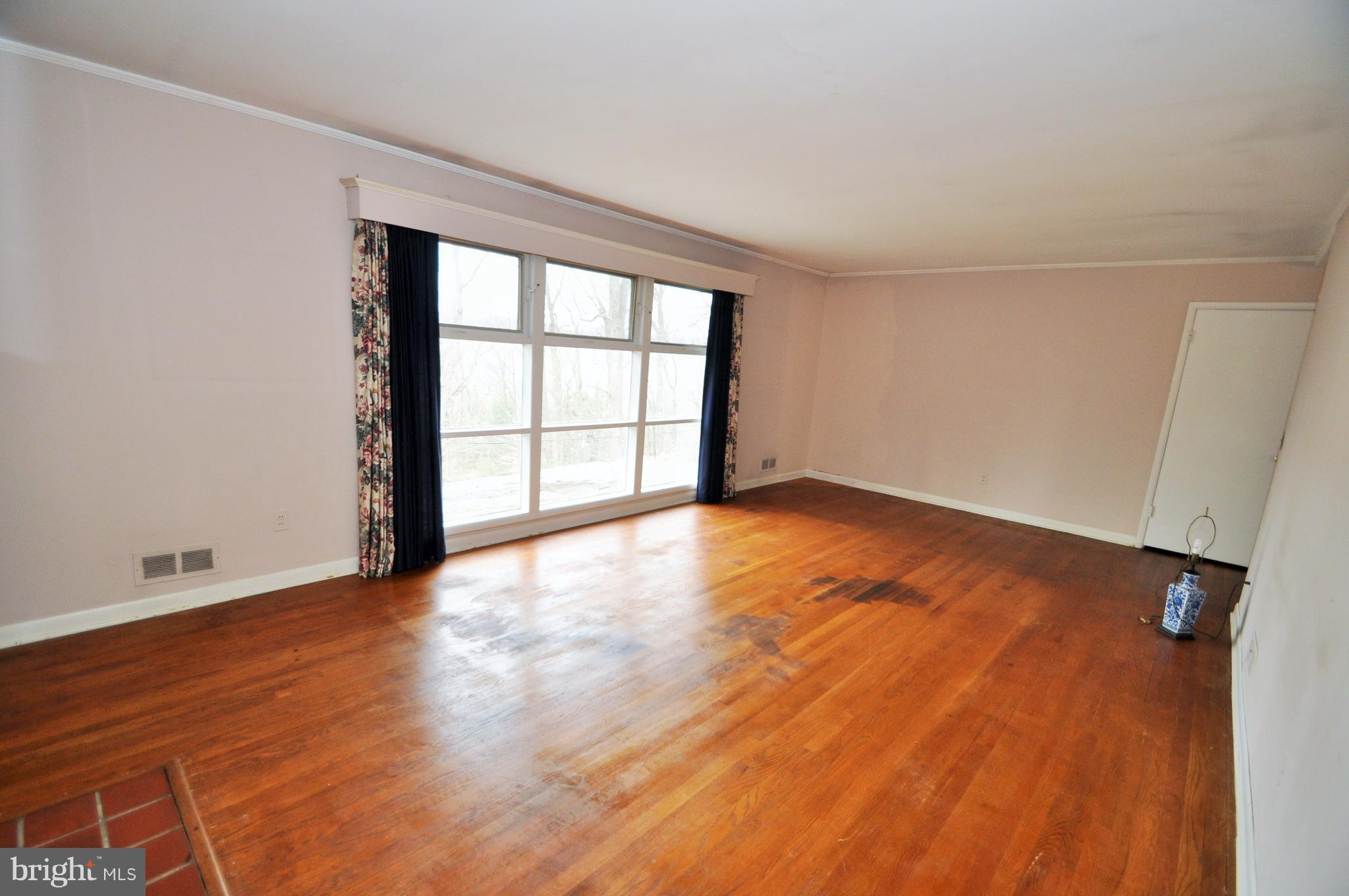1906 Haverhill Road Baltimore, MD 21234 - Photo 7 of 30 Natural light filled living room