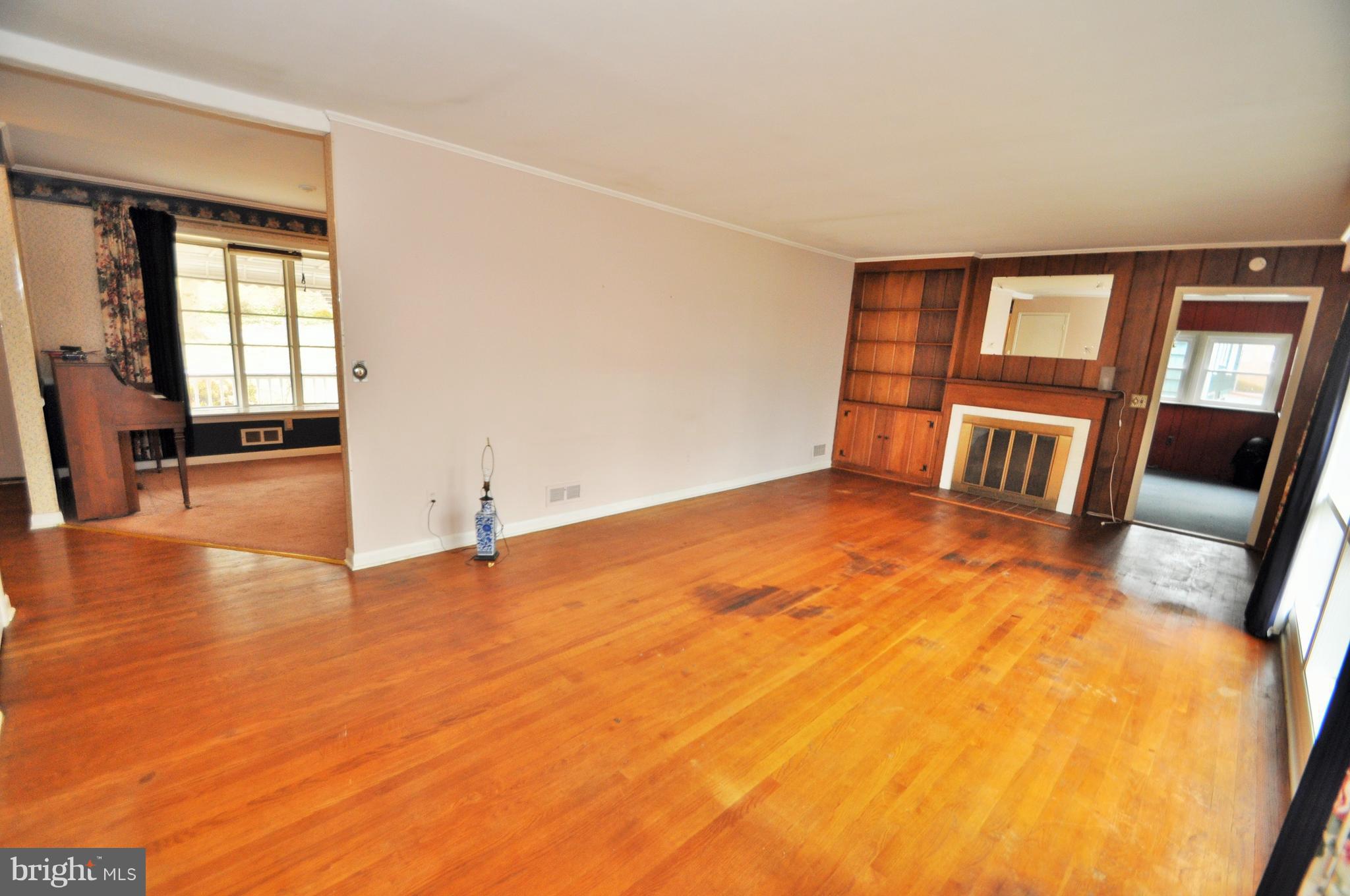 1906 Haverhill Road Baltimore, MD 21234 - Photo 9 of 30 Living Room