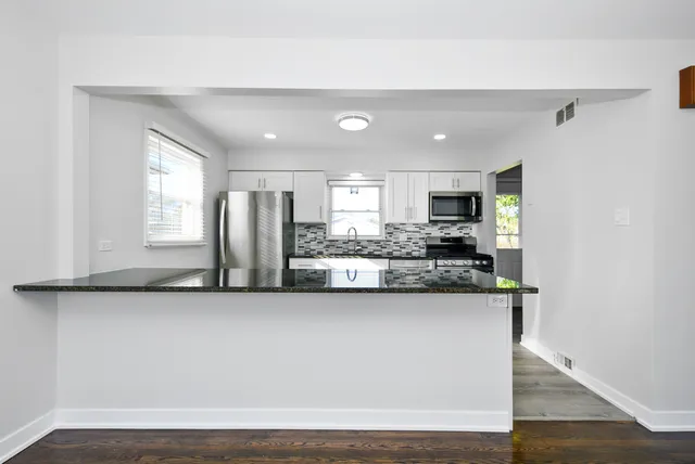 $2,495 | 10838 South Neenah Avenue, Worth, IL 60482