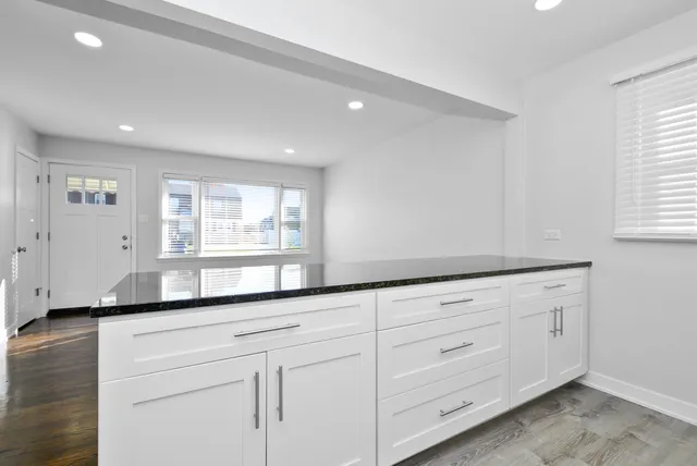 $2,495 | 10838 South Neenah Avenue, Worth, IL 60482