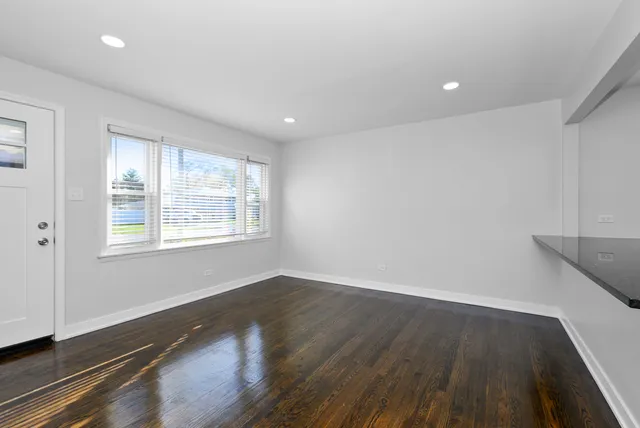 $2,495 | 10838 South Neenah Avenue, Worth, IL 60482