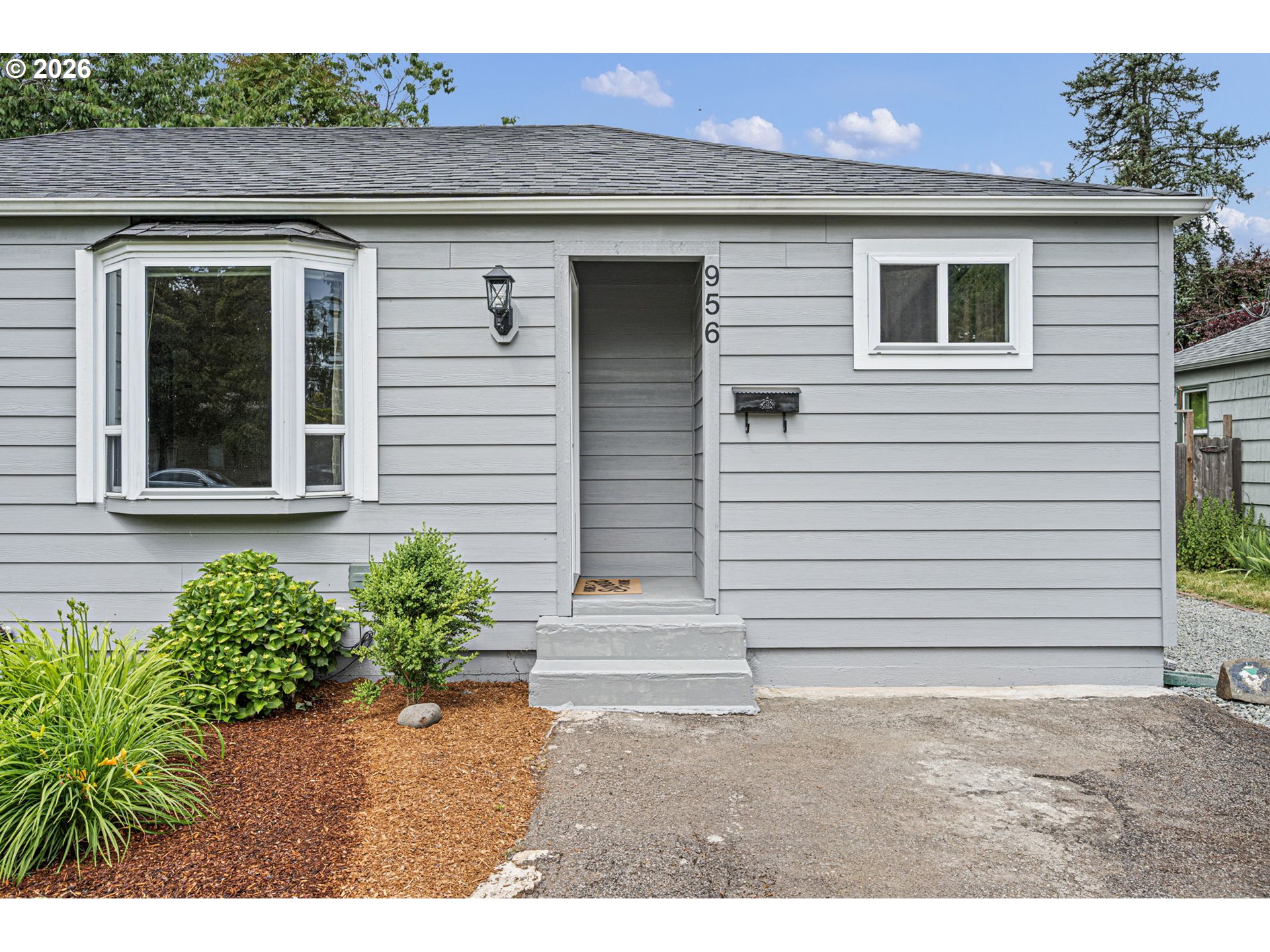 956 1st Street Springfield, OR 97477 - Photo 6 of 48