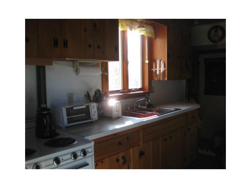 22 Cliff Road Bristol, ME 04554 - Photo 14 of 26 Kitchen.