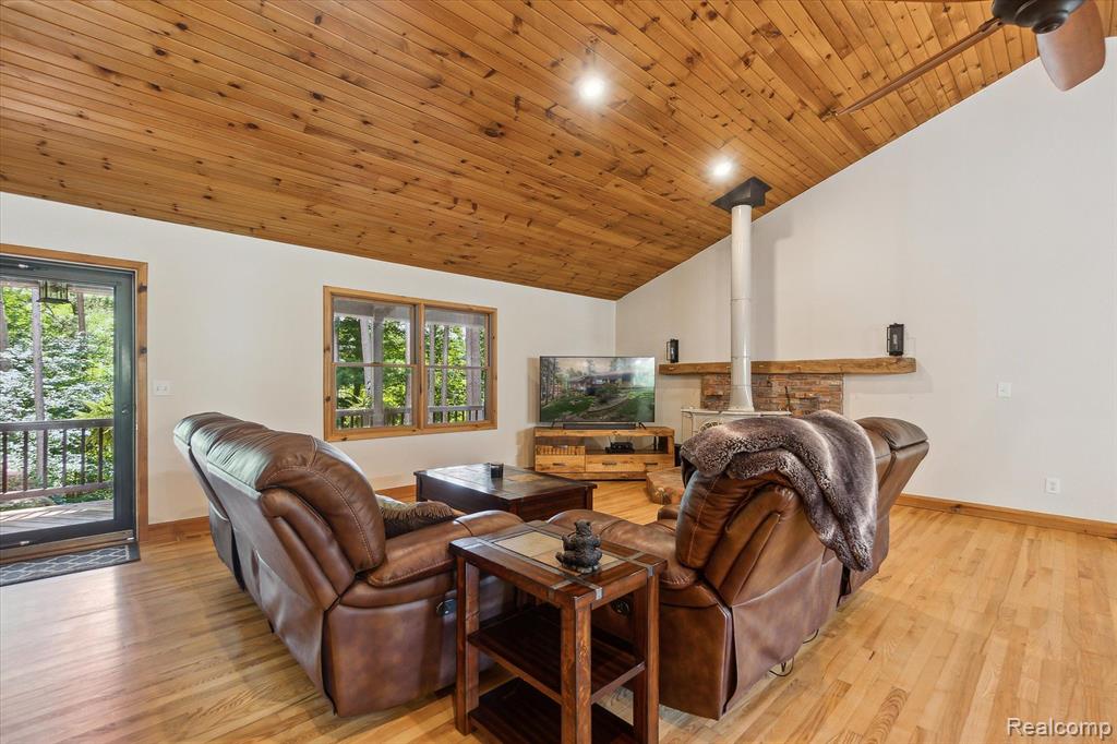 9126 Bennett Lake Road Fenton, MI 48430 - Photo 9 of 64