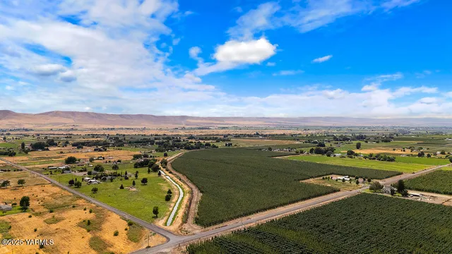 $299,900 | Nka Apricot Road, Grandview, WA 98930