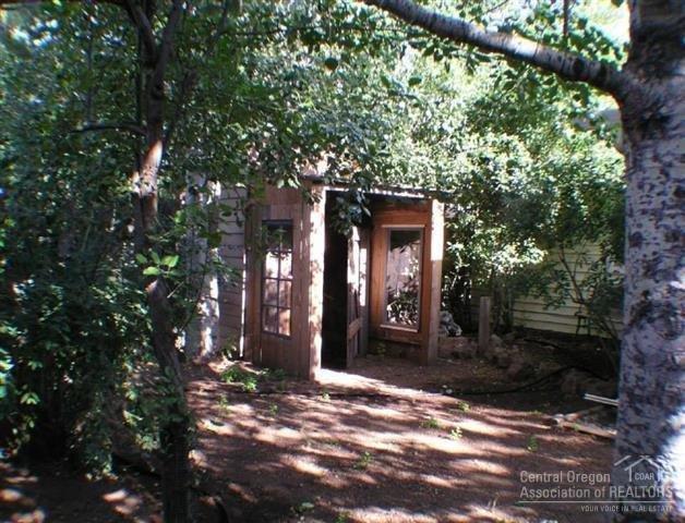59720 Navajo Road Bend, OR 97702 - Photo 23 of 23 Another view of the yard