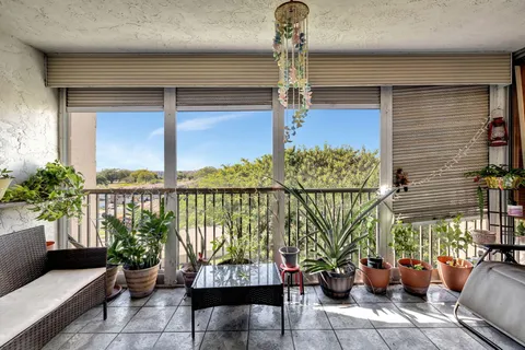 $180,000 | 3910 Inverrary Boulevard, Unit 601B, Lauderhill, FL 33319