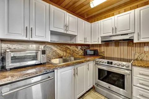 $180,000 | 3910 Inverrary Boulevard, Unit 601B, Lauderhill, FL 33319