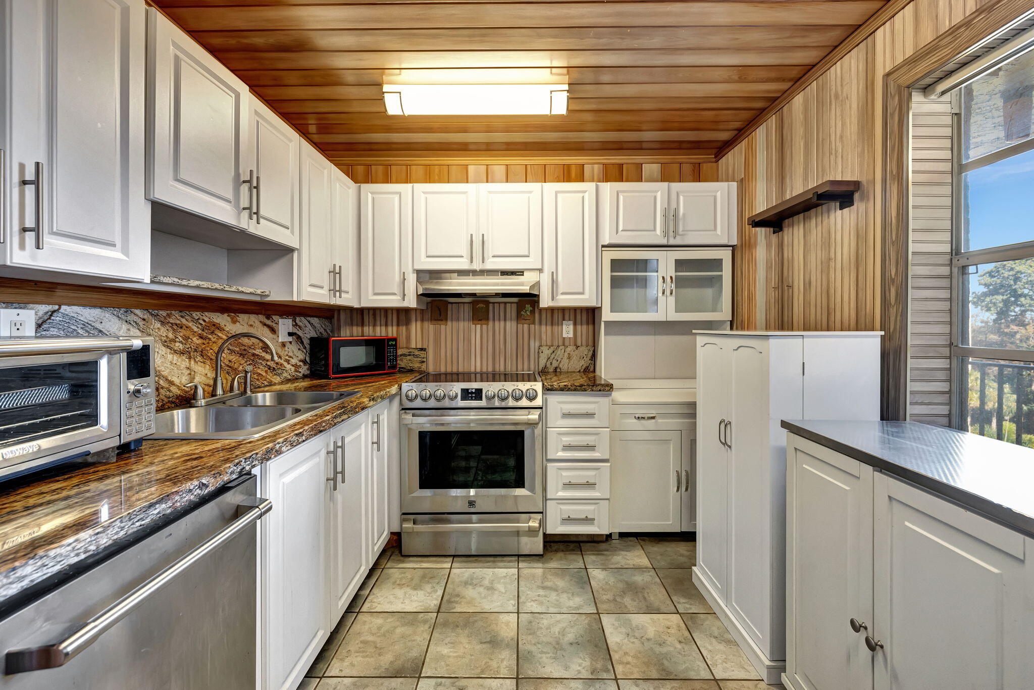 3910 Inverrary Boulevard, Unit 601B Lauderhill, FL 33319 - Photo 16 of 56 1-web-or-mls-3W7A1706