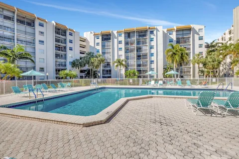 $180,000 | 3910 Inverrary Boulevard, Unit 601B, Lauderhill, FL 33319